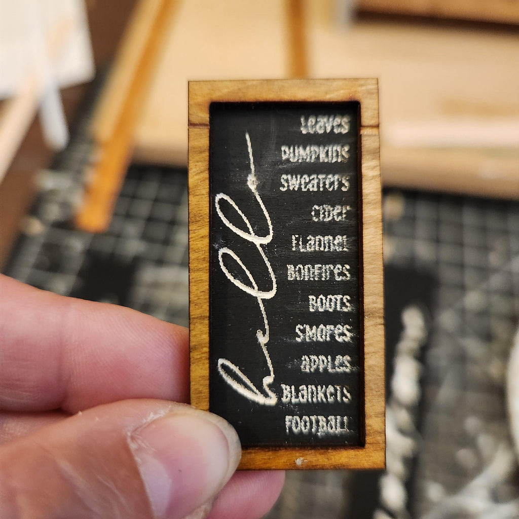 Dollhouse Miniatures Hello Fall Sign, 1:12 Scale