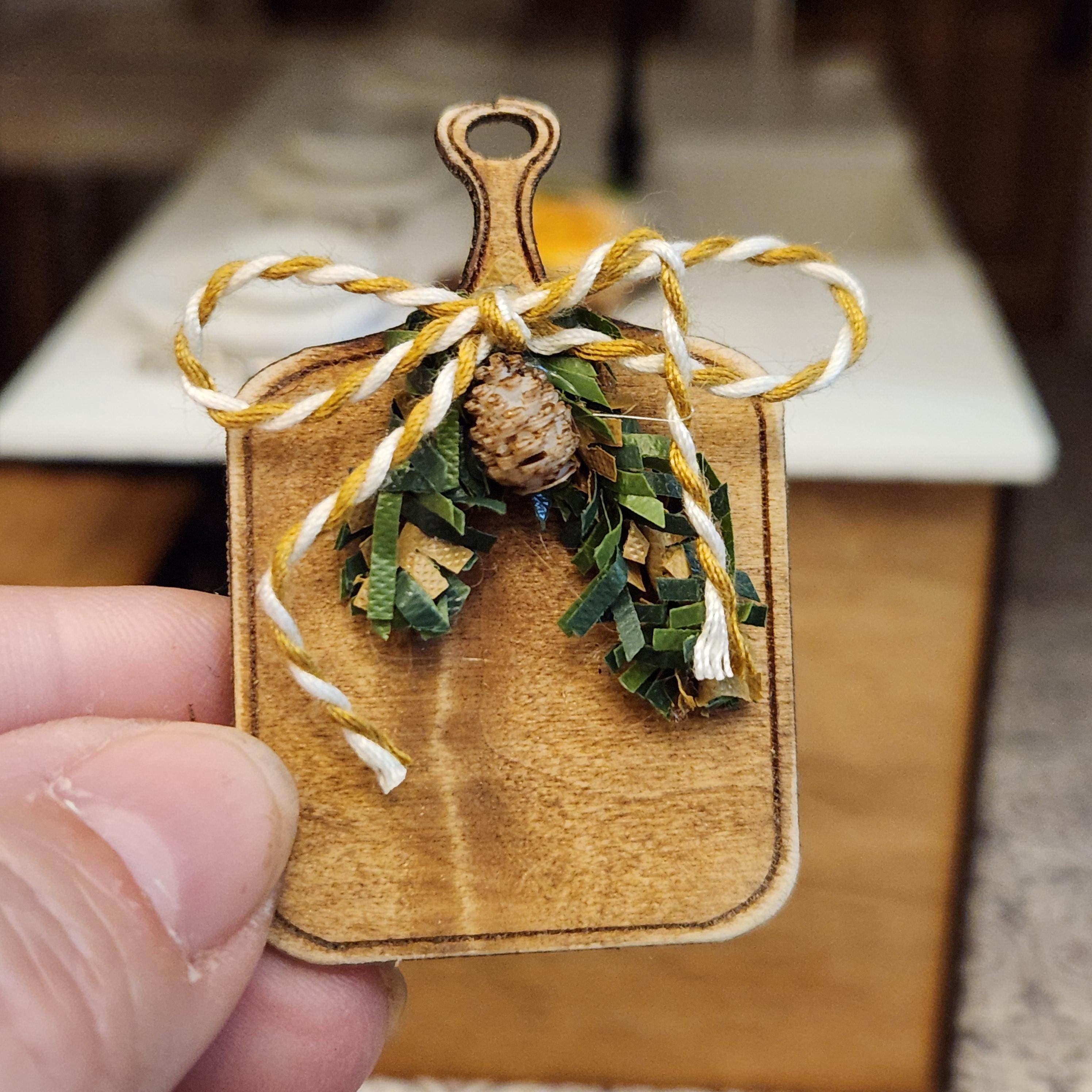 1:12 Scale Miniature Vintage Christmas Cutting Board – Kitchen Decor