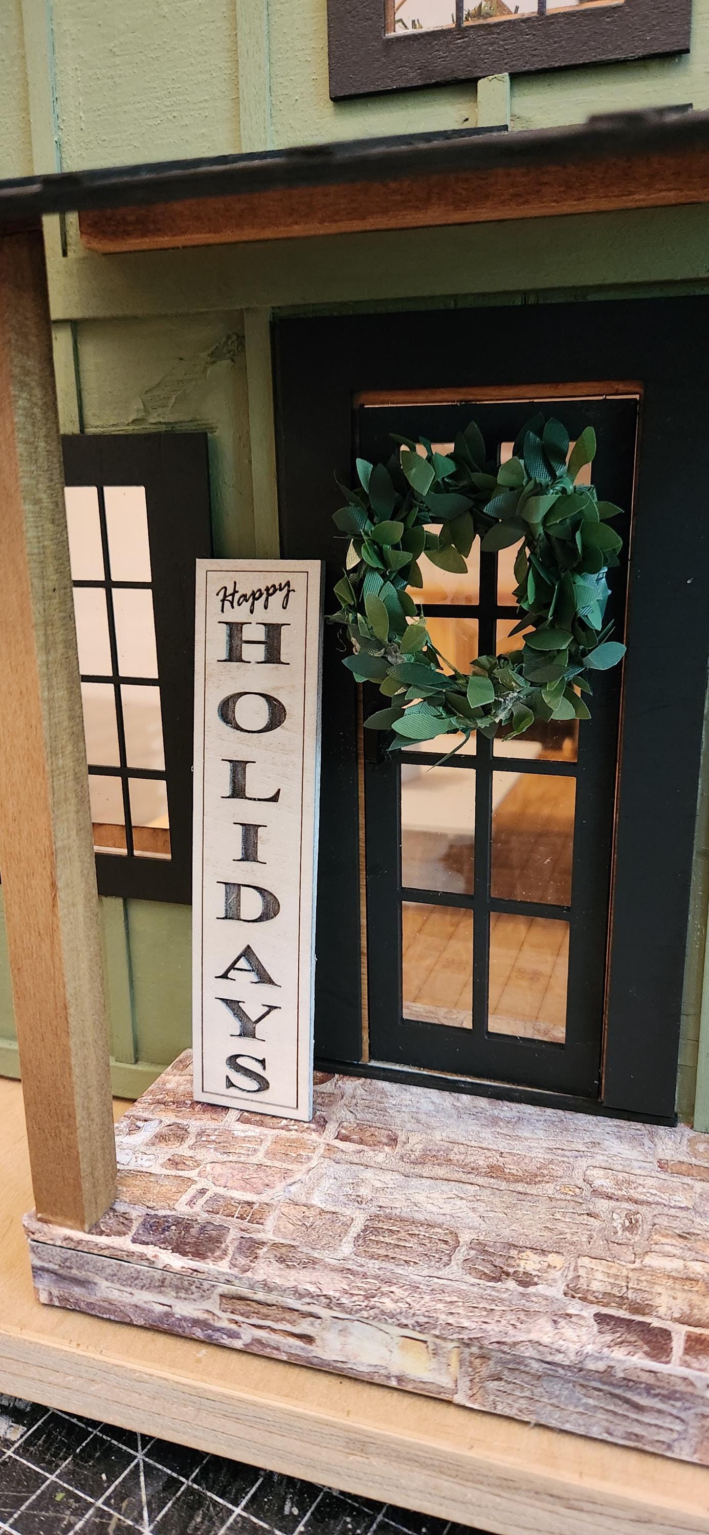 Dollhouse Miniatures HAPPY HOLIDAYS Porch Sign, 1:12 Scale