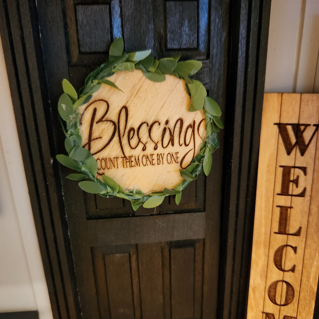 Dollhouse Miniatures Blessings Wreath, 1:12 Scale Wood Sign