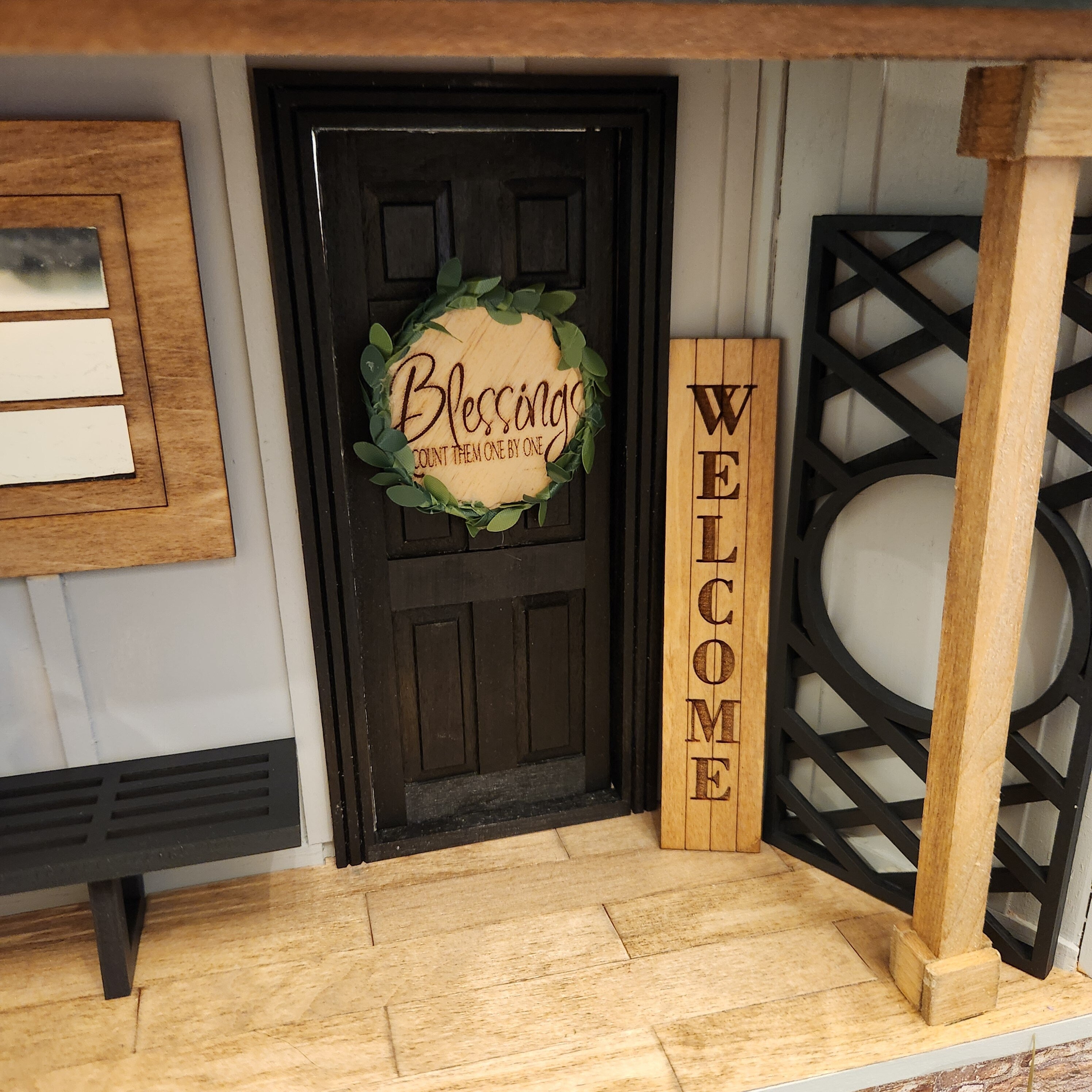 Dollhouse Miniatures Blessings Wreath, 1:12 Scale Wood Sign