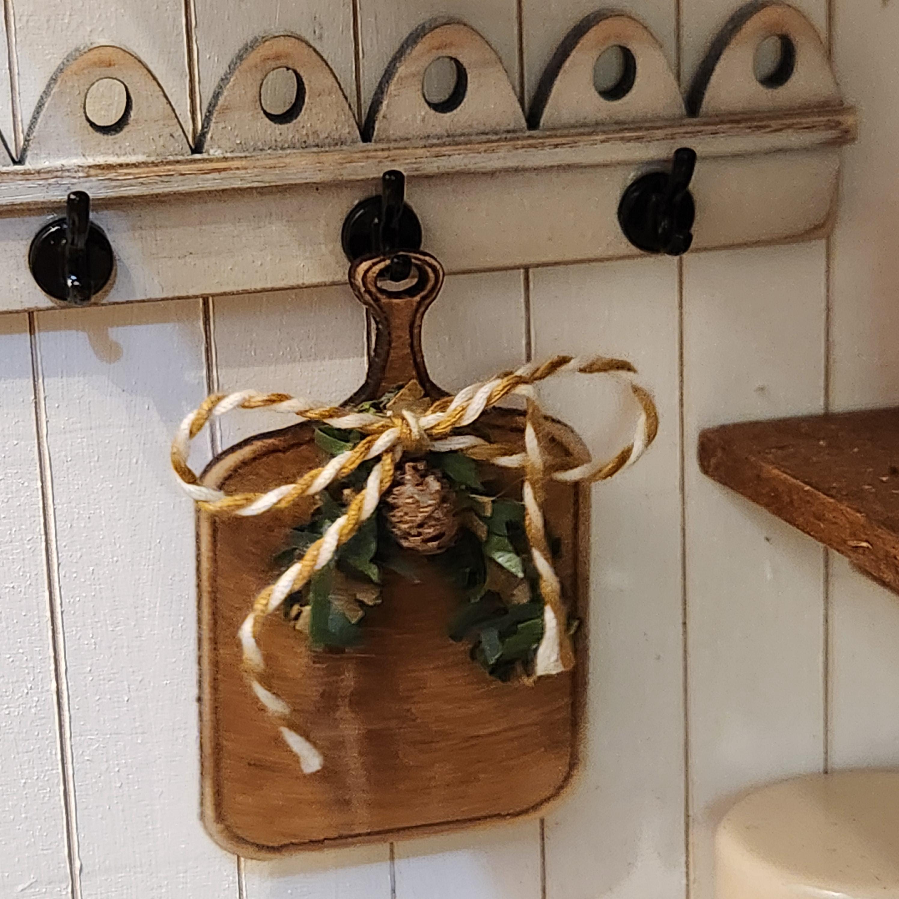 1:12 Scale Miniature Vintage Christmas Cutting Board – Kitchen Decor