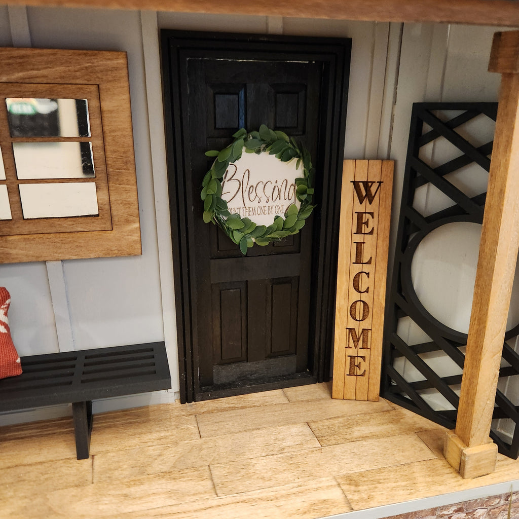 Dollhouse Miniatures Blessings Wreath, 1:12 Scale Wood Sign