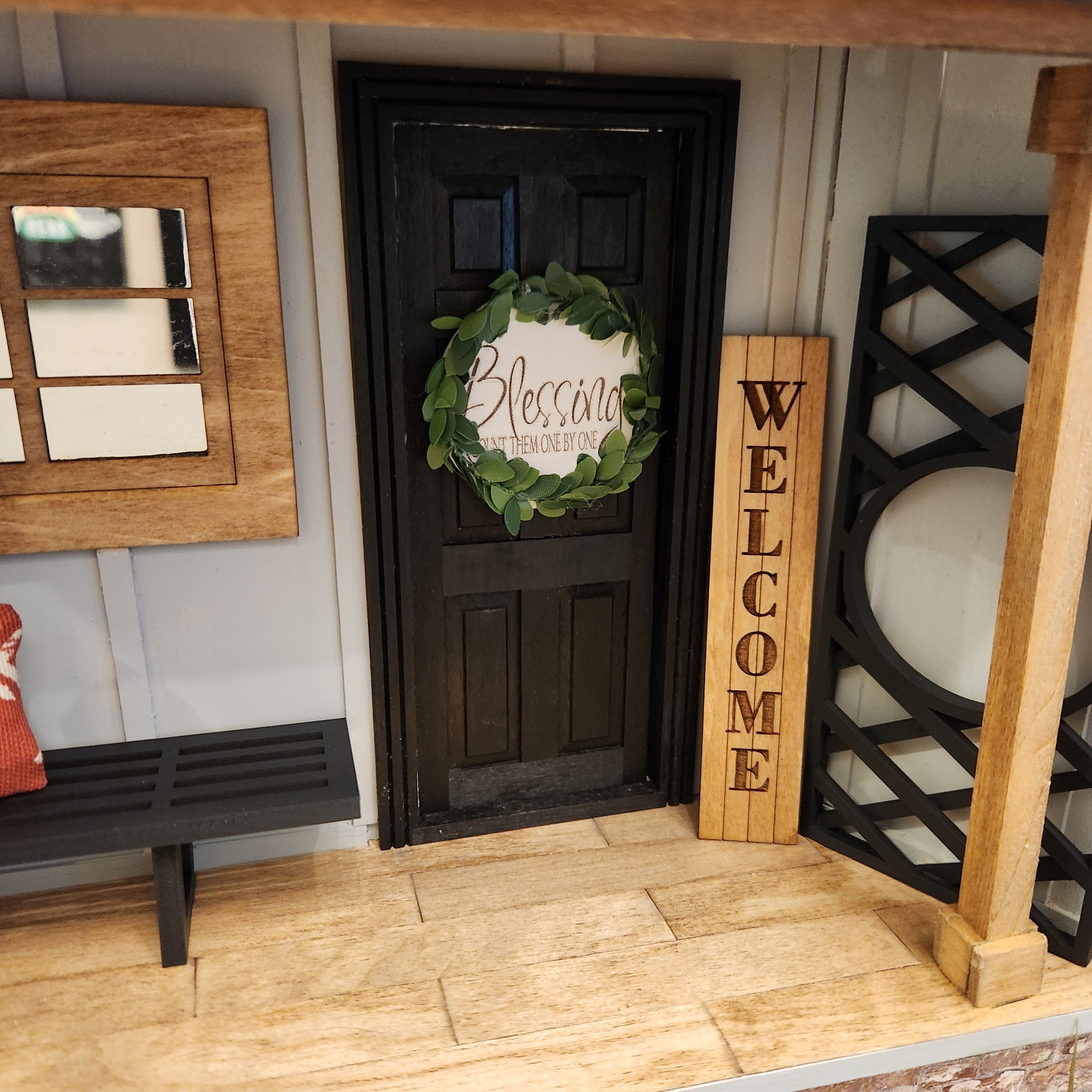 Dollhouse Miniatures Blessings Wreath, 1:12 Scale Wood Sign
