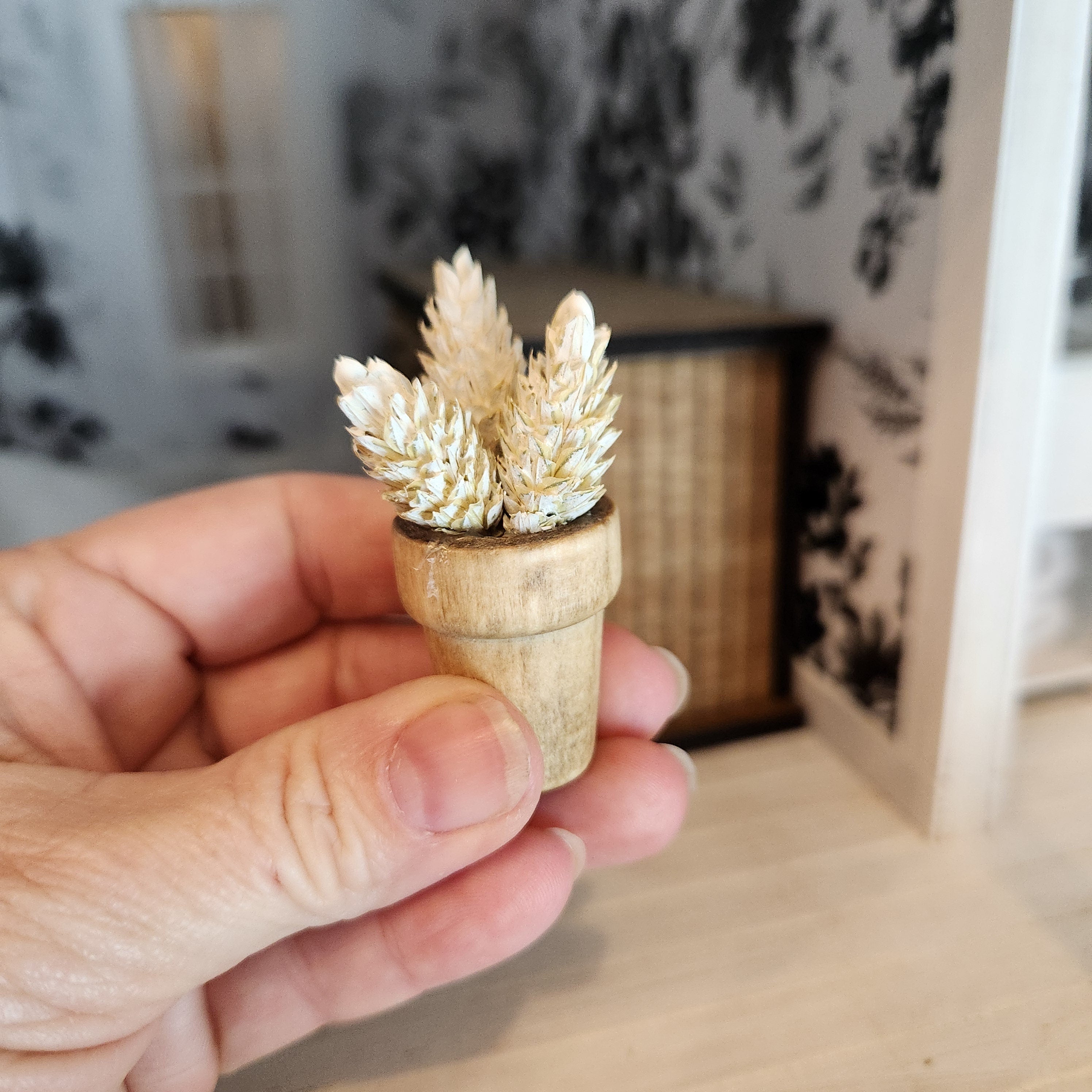Dollhouse Miniature Plant, Dried Floral in Wood Pot, 1:12 Scale