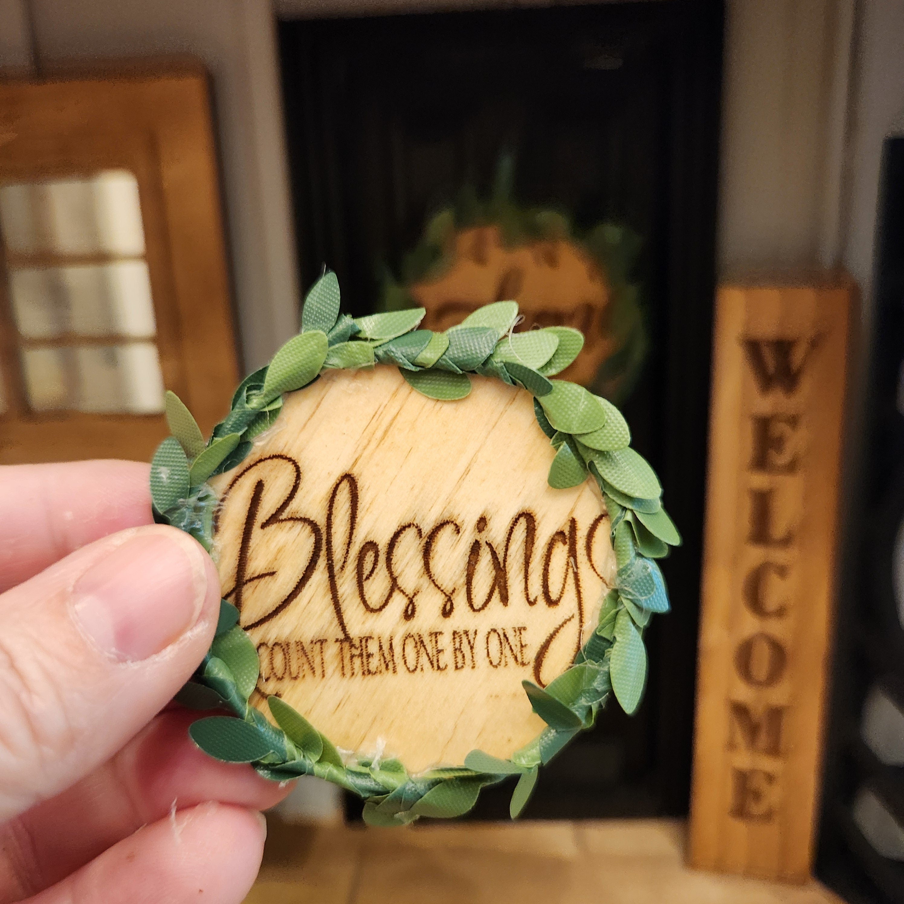 Dollhouse Miniatures Blessings Wreath, 1:12 Scale Wood Sign